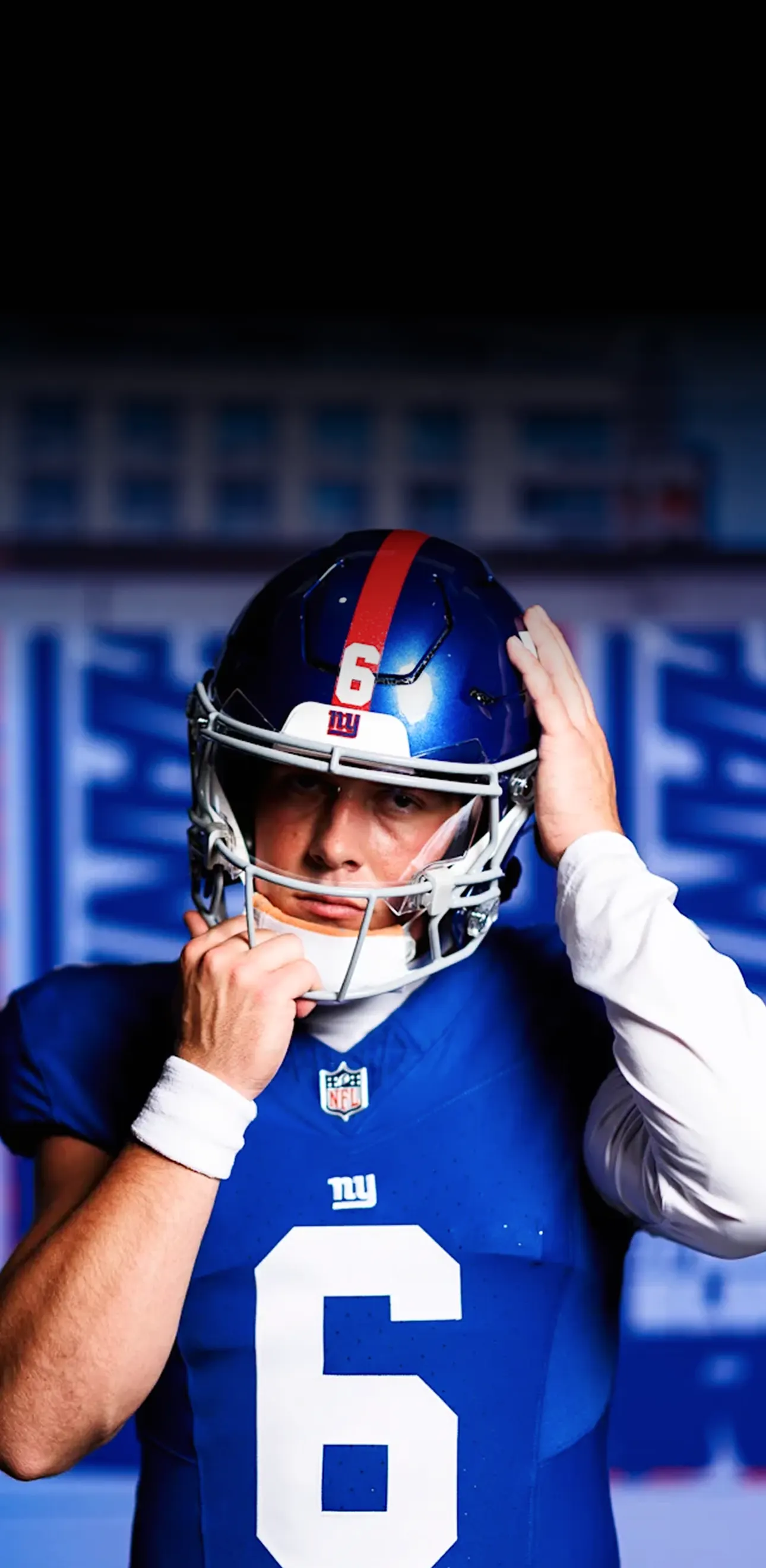 NEW YORK GIANTS star player in uniform