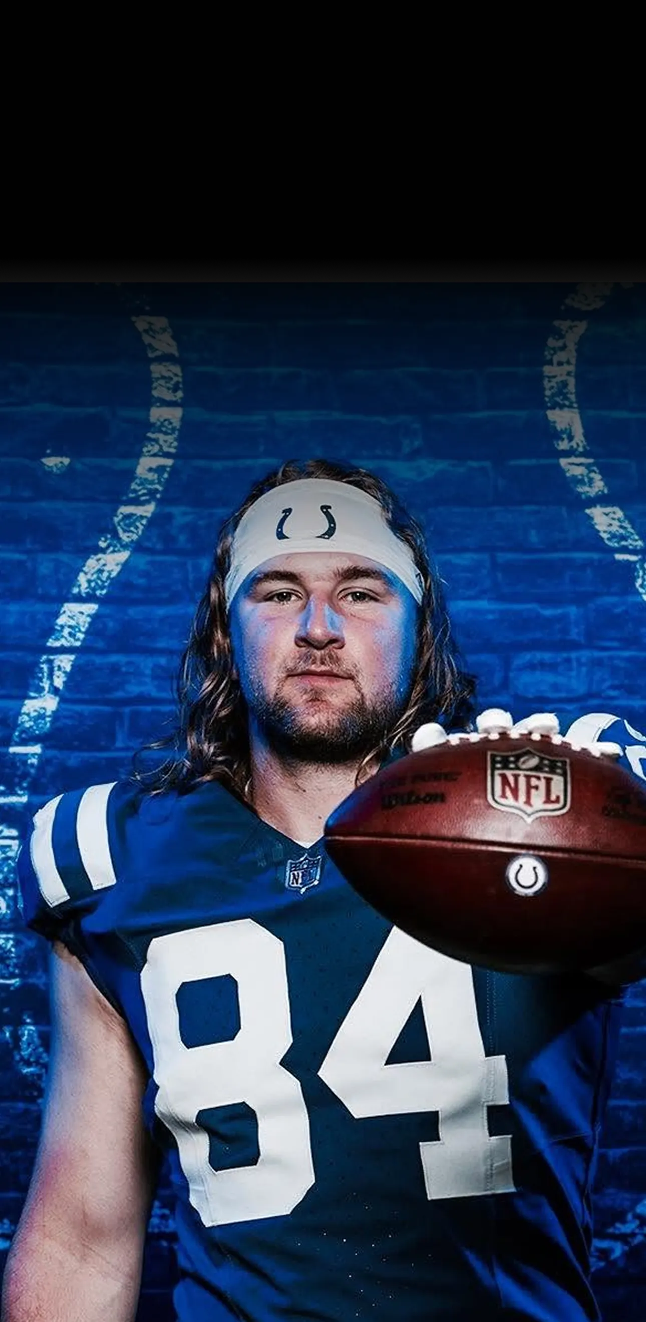 TENNESSEE TITANS star player in uniform