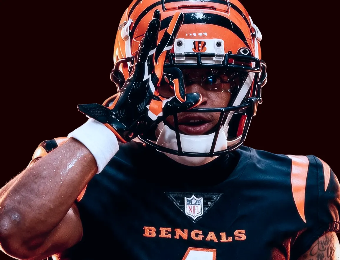 CINCINNATI BENGALS player in helmet