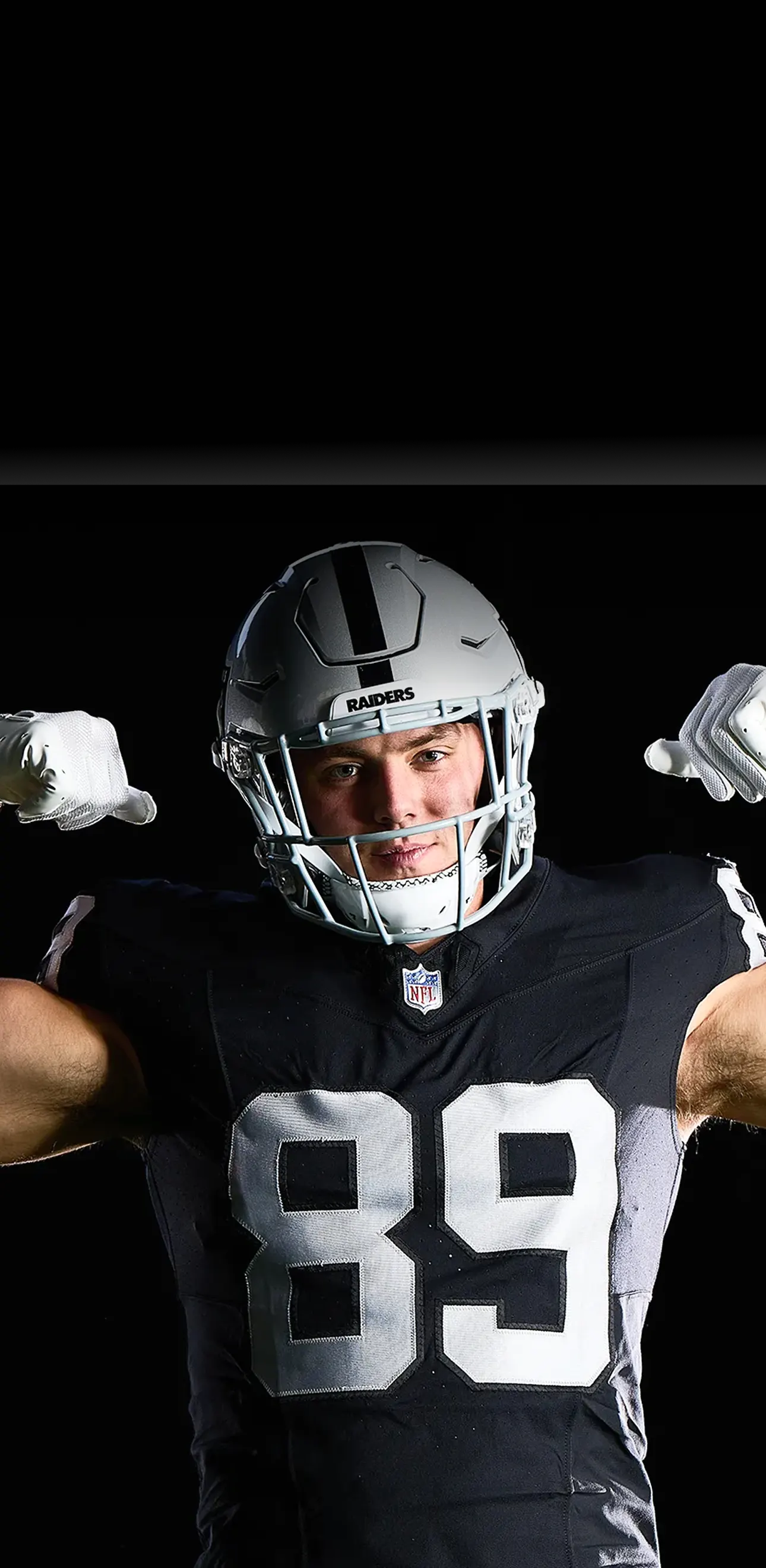 LAS VEGAS RAIDERS star player in uniform
